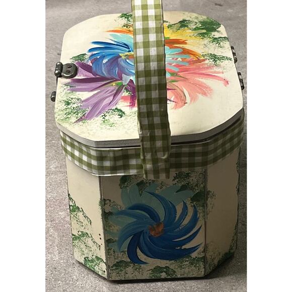 Vintage Vicki Jean wood purse Box. Hand Painted Flowers - Signed - Picture 3 of 16